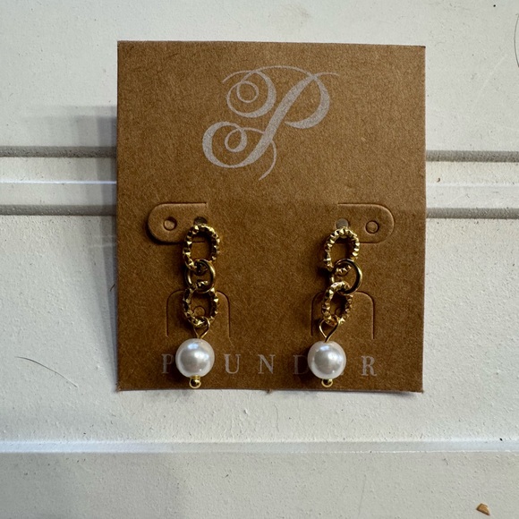 Plunder Jewelry - Plunder NEW Dangle Gold Link Faux Pearl Earrings